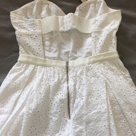 Aritzia - Talula white lace dress - Picture 6 of 7